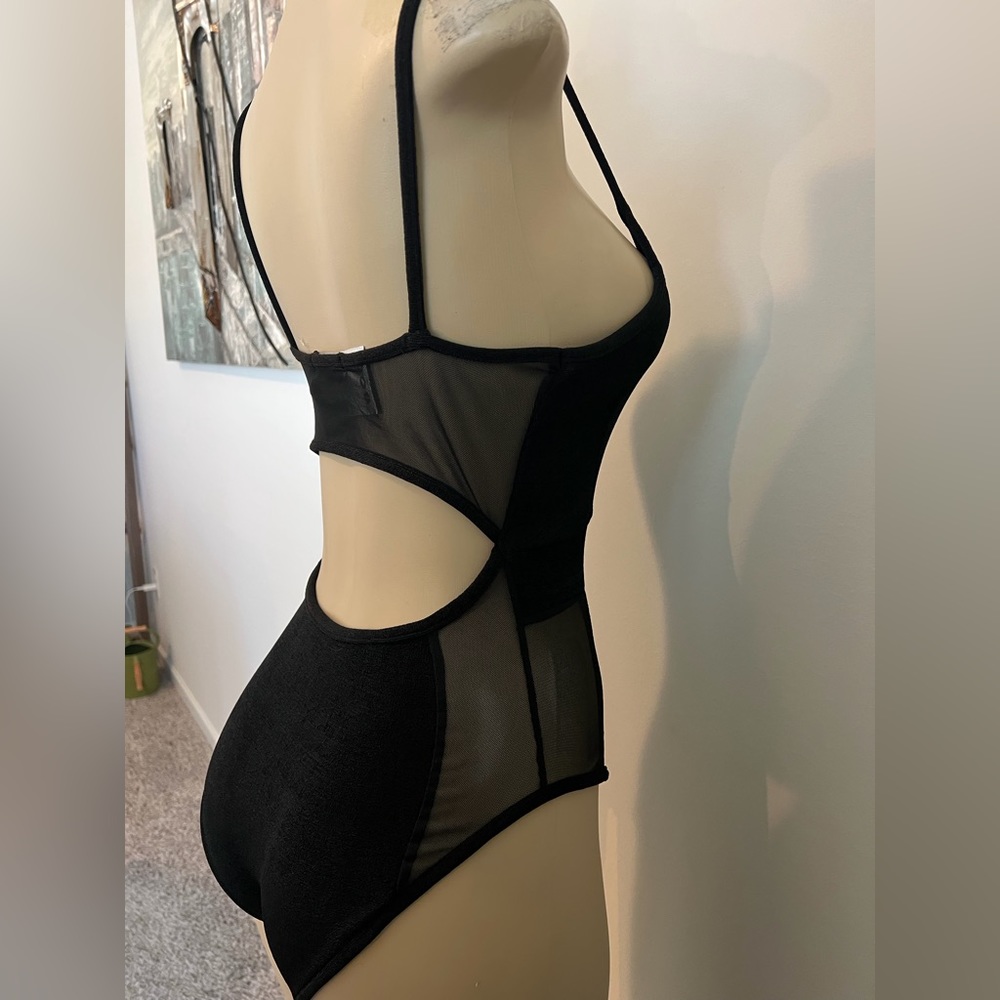 Boohoo Petite Sheer Deep Neck Bodysuit - Picture 7 of 12